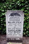 Stolk Willem 1872-1966 +echtgenote (grafsteen).JPG